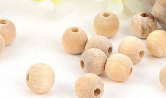 樟脑球放在床下有害么