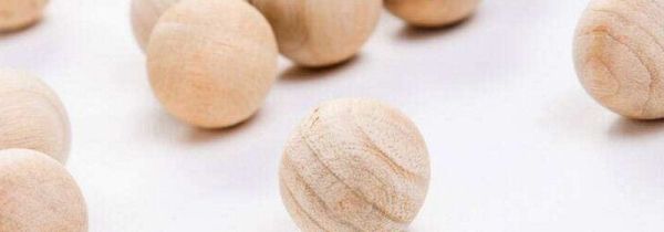 樟脑球放在床下有害么