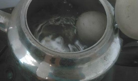 用水壶煮鸡蛋的坏处