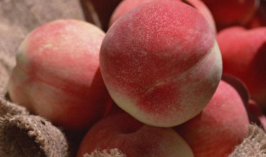 红薯能和桃子一起吃吗