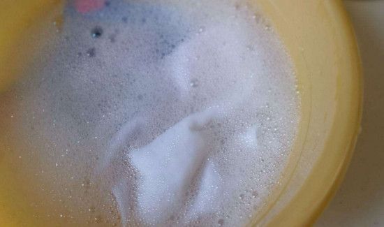 洗衣液的泡沫冲不干净