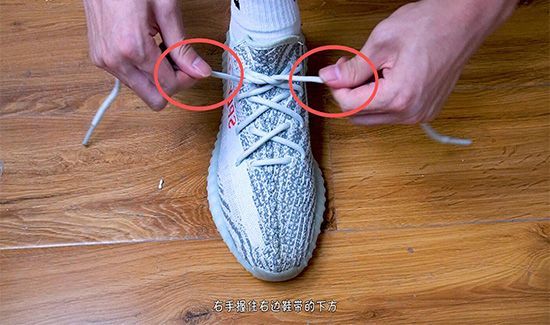 鞋带蝴蝶结的打法