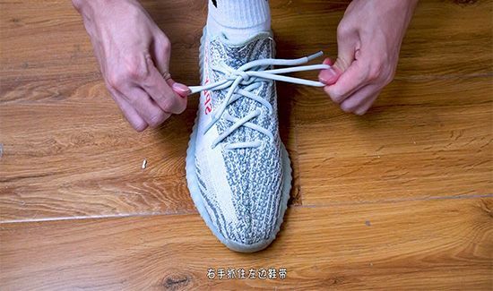 鞋带蝴蝶结的打法