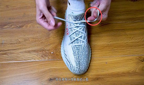 鞋带蝴蝶结的打法