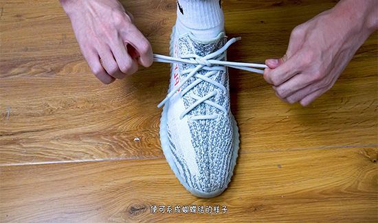 鞋带蝴蝶结的打法