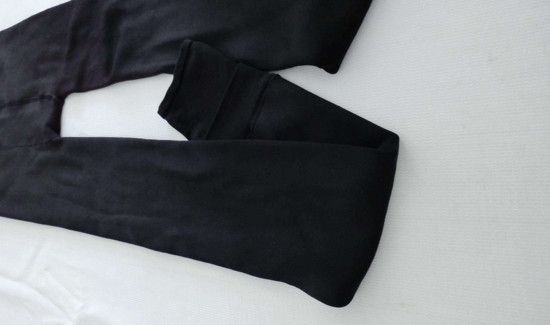 为什么黑色衣服掉黑渣