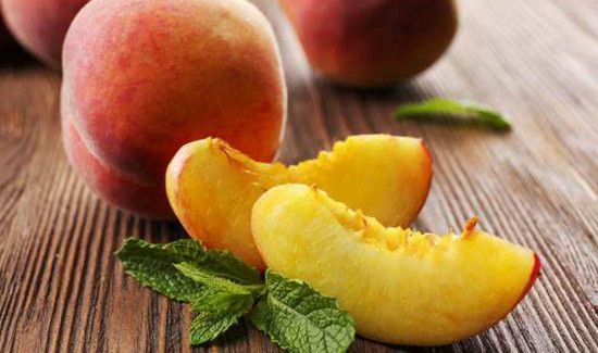 螃蟹和桃子能一起吃吗