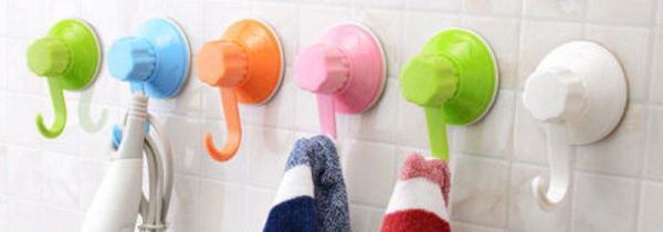 墙上挂钩怎么取下来