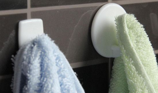 墙上挂钩怎么取下来