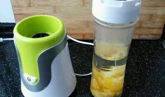 榨汁机榨果汁要加水吗