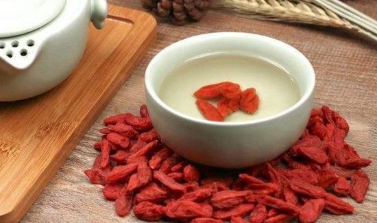 白茶能和枸杞一起泡着喝吗