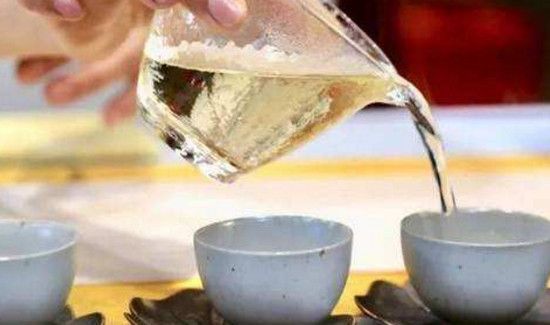 喝白茶拉肚子怎么回事