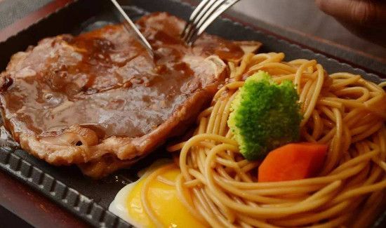 吃牛排鸡蛋意面顺序