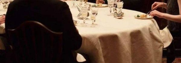 吃牛排礼仪餐巾