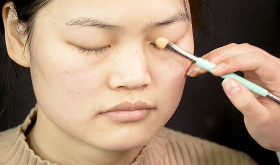 单眼皮怎么画眼影