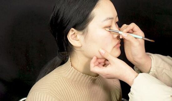 单眼皮怎么画眼影