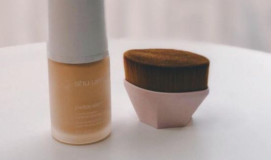 遮瑕膏和粉底液的顺序