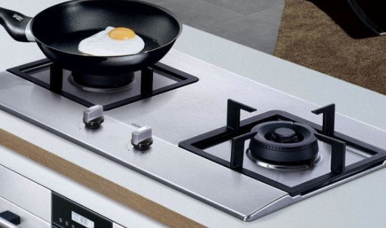 燃气灶打着火燃一会就熄灭了