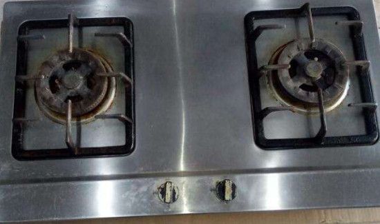 燃气灶打着火松手就灭是什么原因