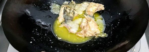 炒菜时需要放水吗