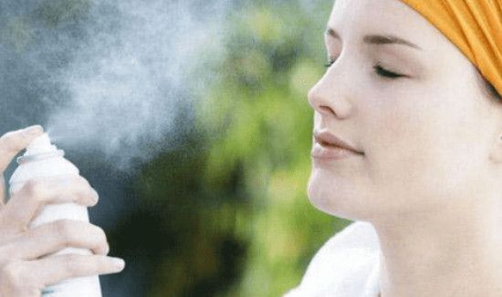 定妆喷雾用了还可以用散粉吗