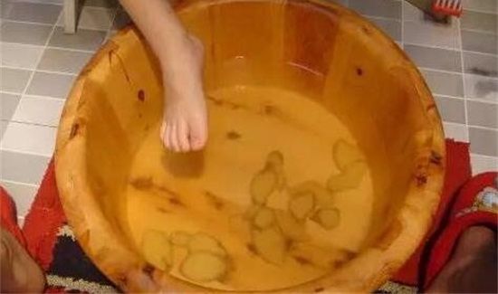 盐水泡脚的危害