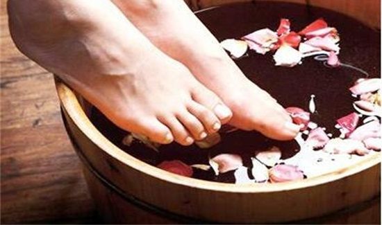 盐水泡脚的危害