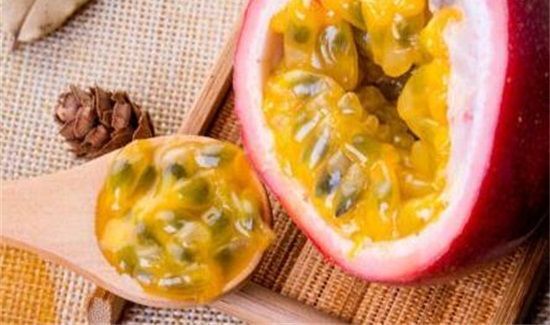 百香果里面的黑籽能吃吗