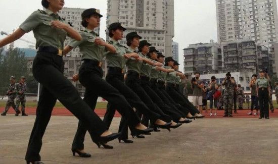 一二一先左脚还是右脚