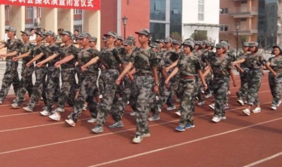 一二一先左脚还是右脚