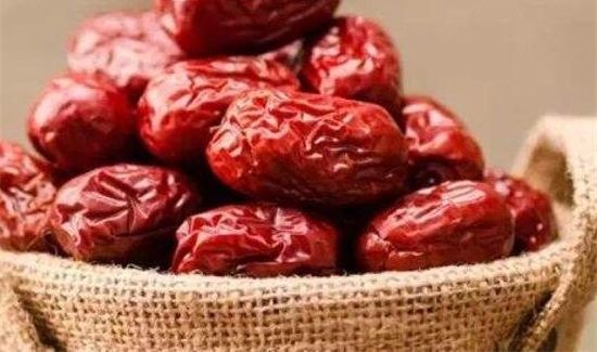 红枣干吃和泡水的区别