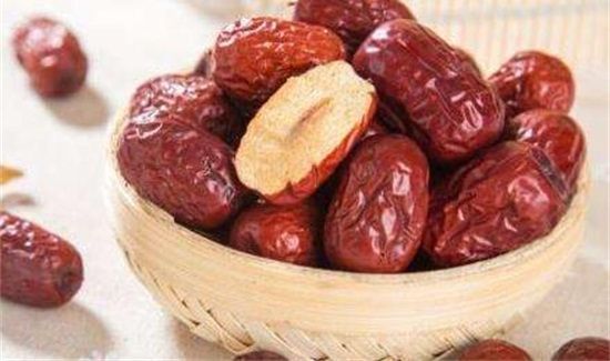 红枣干吃和泡水的区别