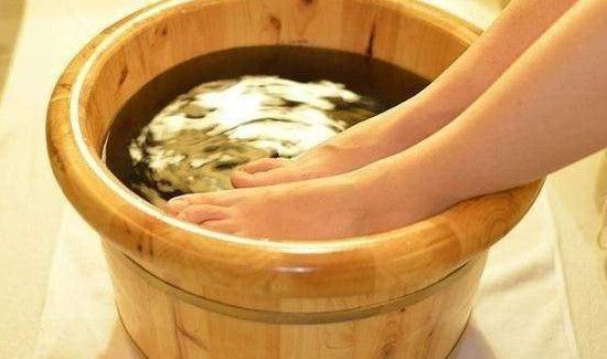 皮鞋臭脚的原因和解决方法