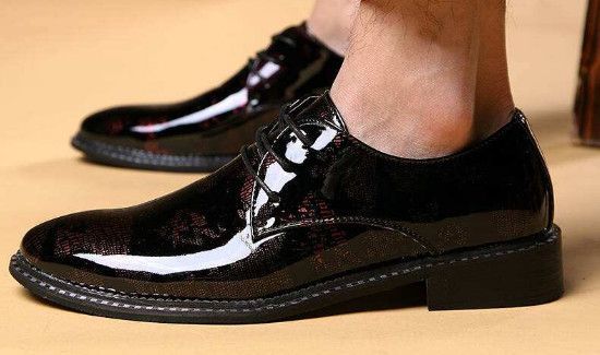 皮鞋臭脚的原因和解决方法