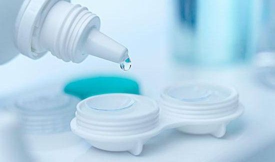 隐形眼镜护理液怎么用