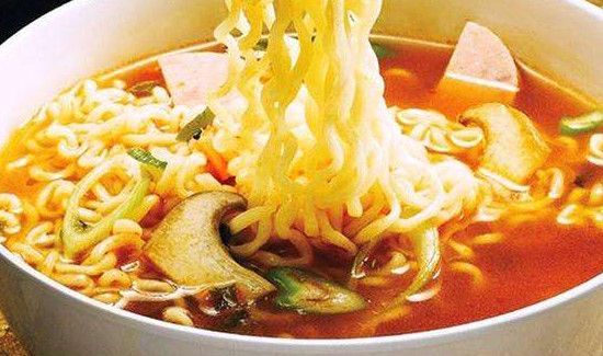 泡面能和可乐一起吃吗