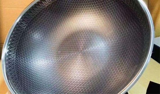 蜂窝底的锅是涂层吗