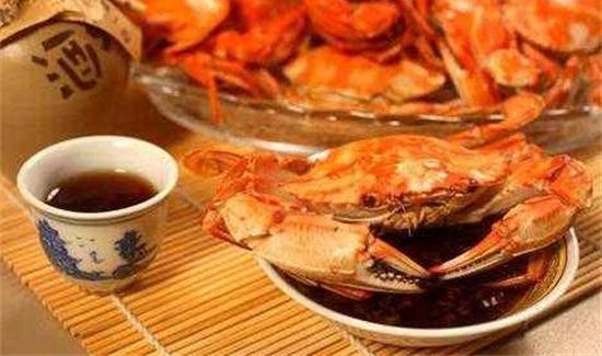 螃蟹能和梨一起吃吗