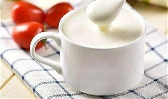 螃蟹可以和酸奶一起吃吗