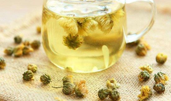 菊花泡水变绿色能喝吗