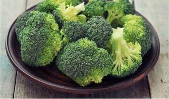 西兰花焯水用冷水还是热水