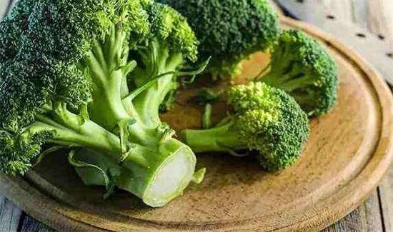 西兰花焯水用冷水还是热水