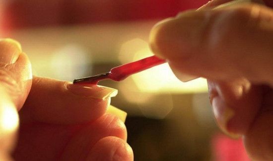 经常美甲指甲变得很薄