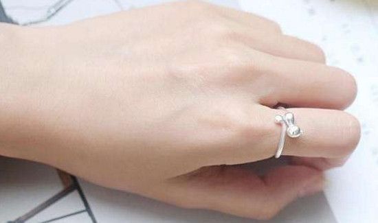 戒指戴左手还是右手