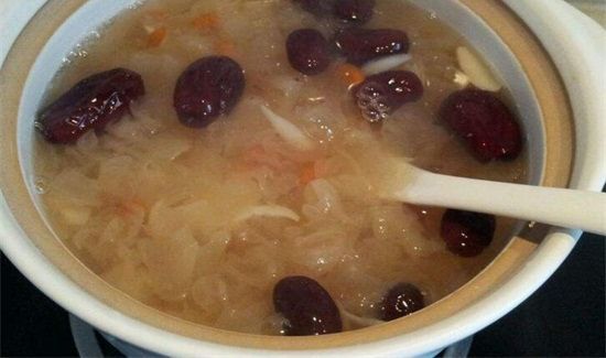 银耳凉拌不焯水有毒吗