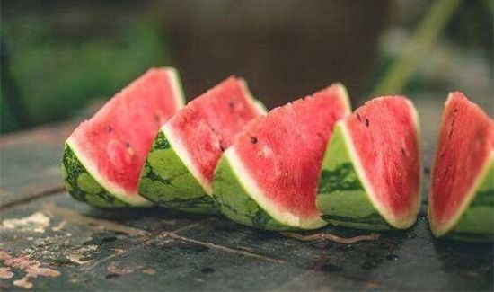 放冰箱的西瓜取出来第二天能吃吗