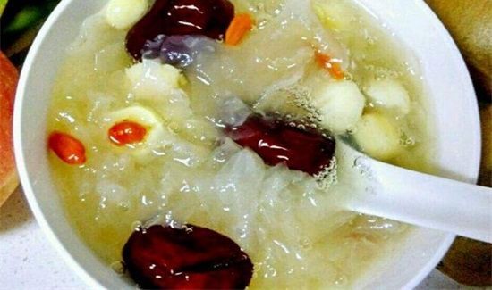 银耳莲子羹隔夜能吃吗