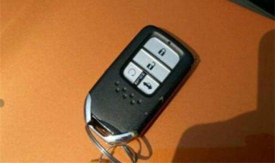 思域车钥匙换电池方法