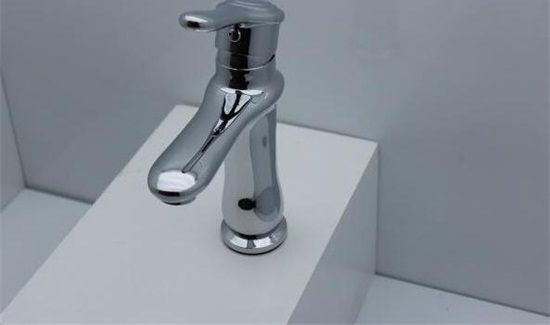 洗手池水龙头怎么换