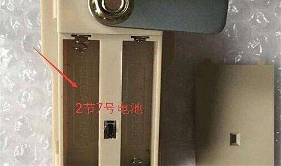密码锁换电池方法